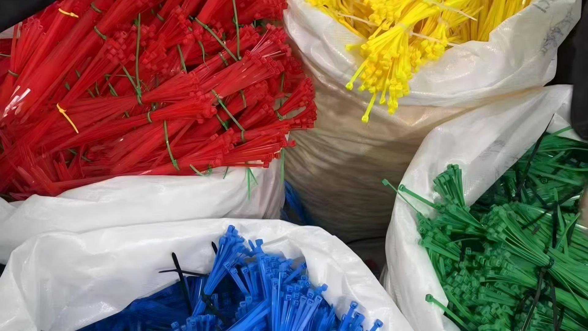 coloured cable ties